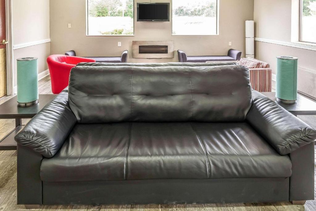 Suburban Studios Mason Hwy 42 Экстерьер фото