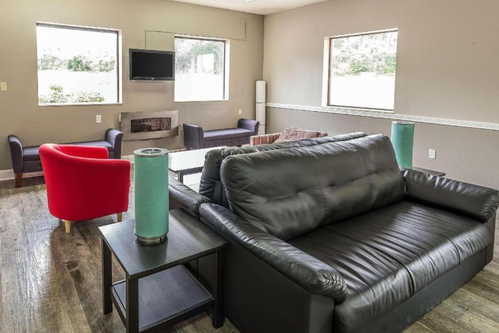 Suburban Studios Mason Hwy 42 Экстерьер фото