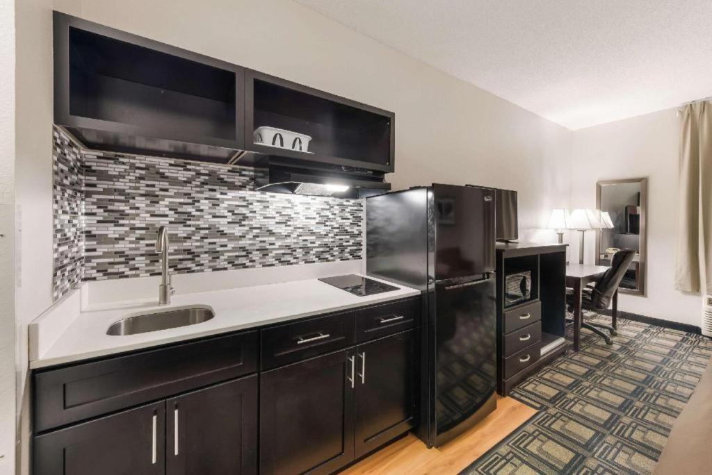 Suburban Studios Mason Hwy 42 Экстерьер фото