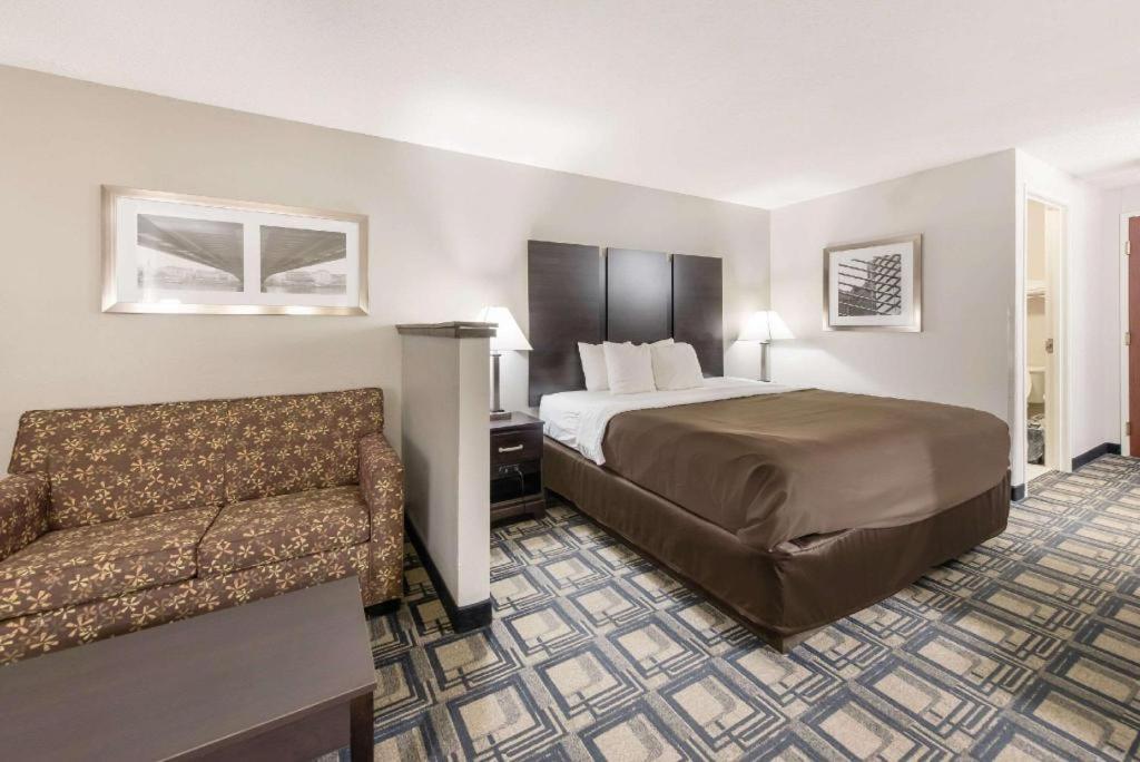 Suburban Studios Mason Hwy 42 Экстерьер фото