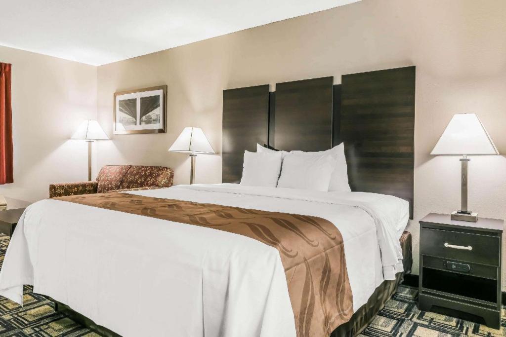 Suburban Studios Mason Hwy 42 Экстерьер фото