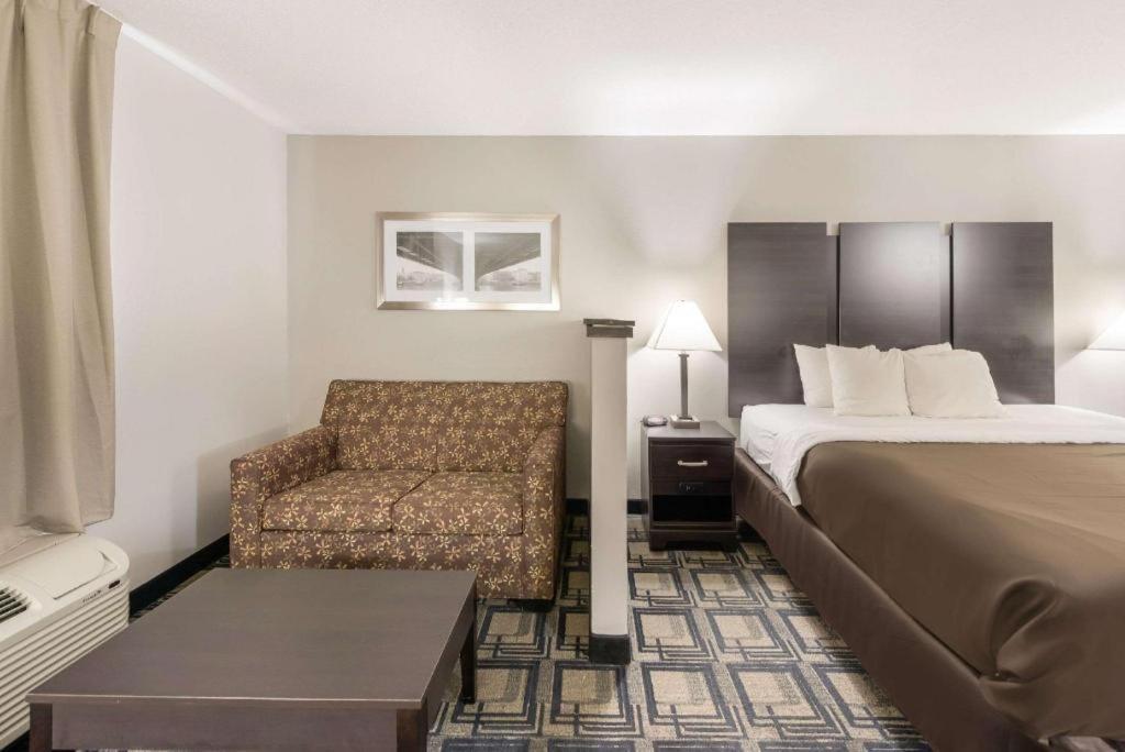 Suburban Studios Mason Hwy 42 Экстерьер фото
