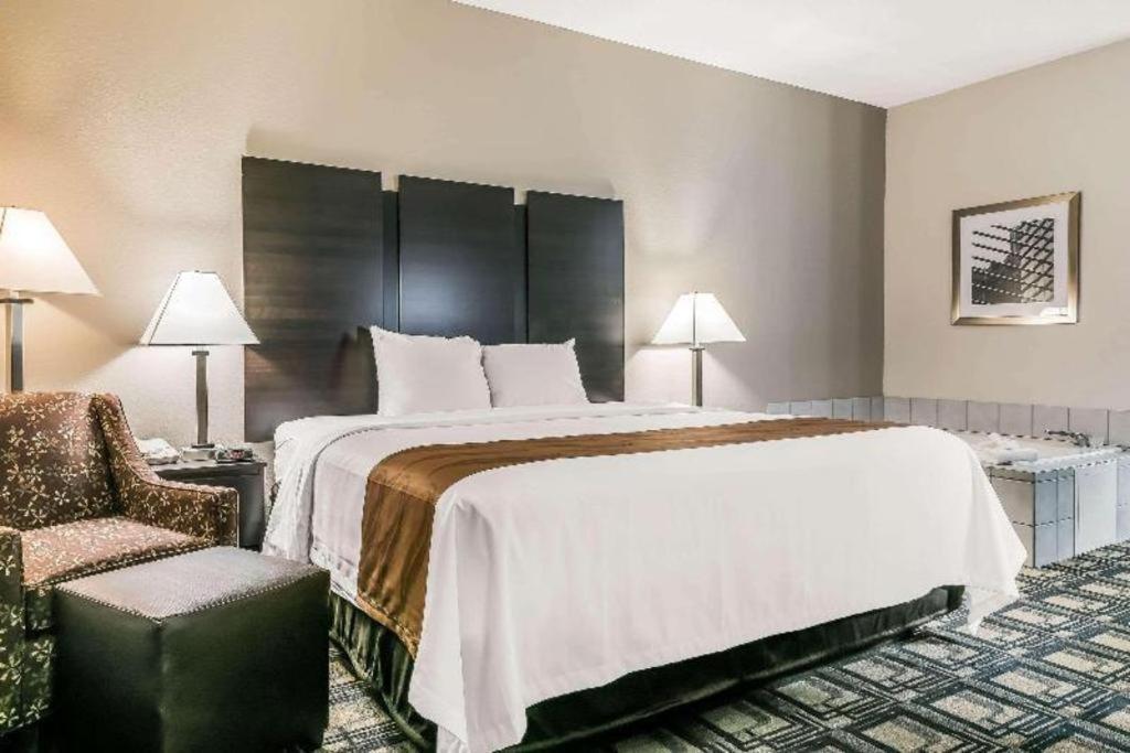 Suburban Studios Mason Hwy 42 Экстерьер фото