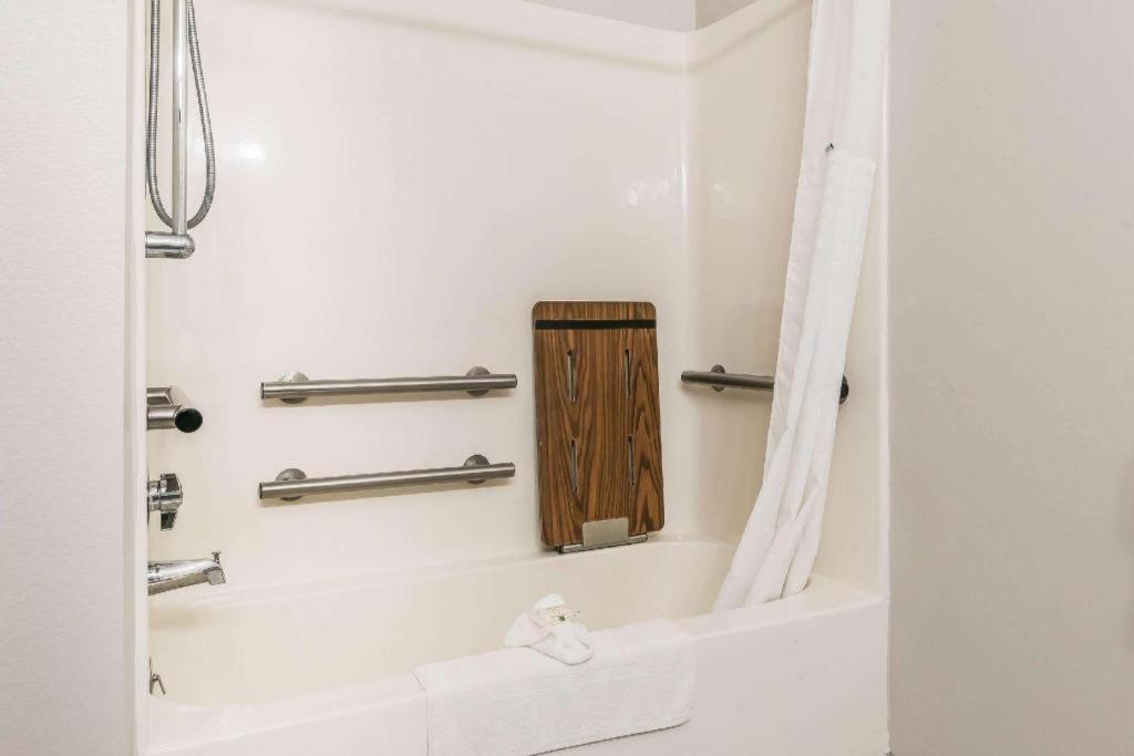 Suburban Studios Mason Hwy 42 Экстерьер фото
