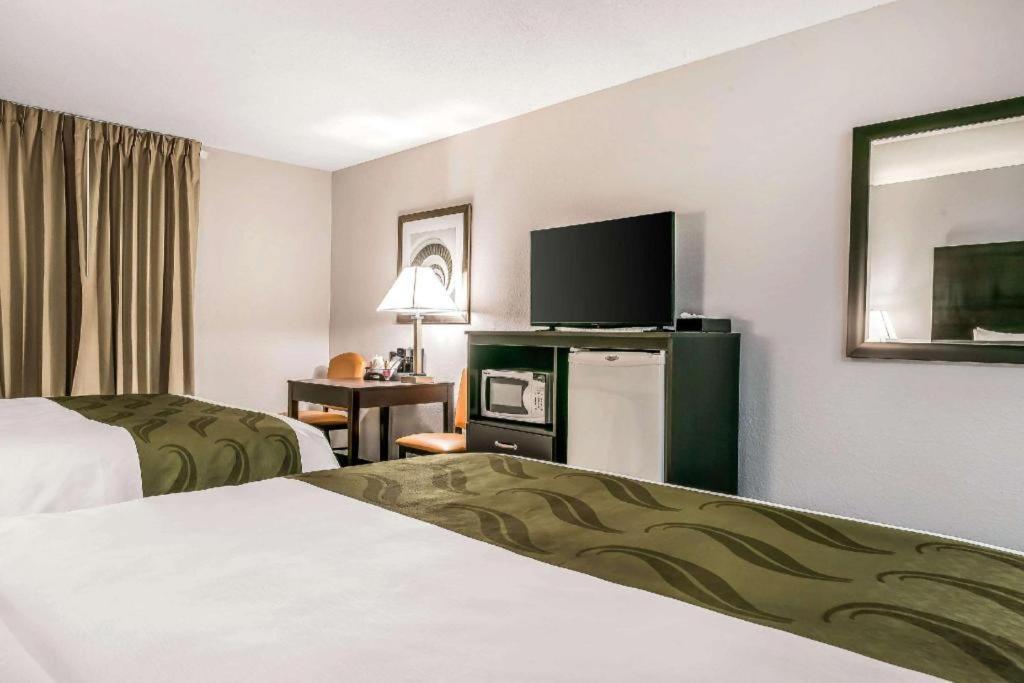 Suburban Studios Mason Hwy 42 Экстерьер фото