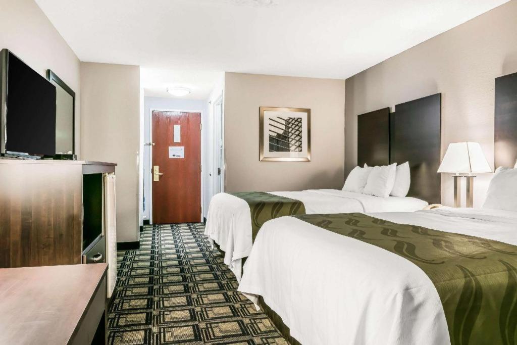 Suburban Studios Mason Hwy 42 Экстерьер фото
