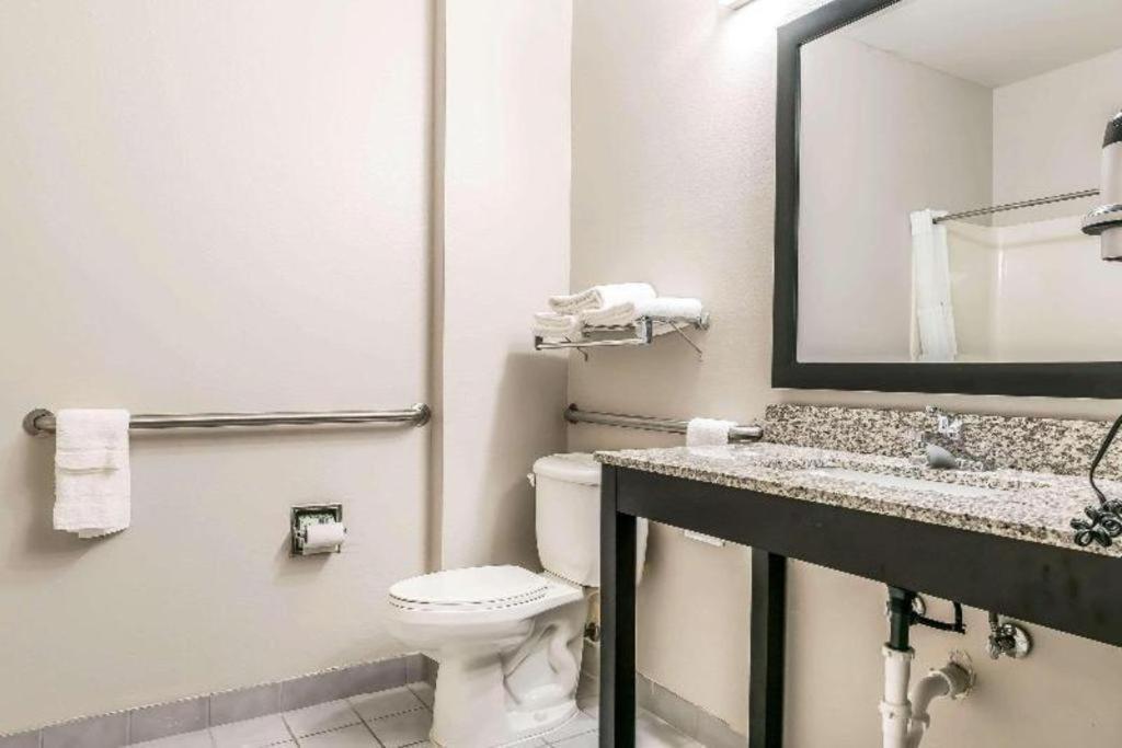 Suburban Studios Mason Hwy 42 Экстерьер фото