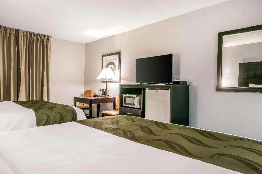Suburban Studios Mason Hwy 42 Экстерьер фото