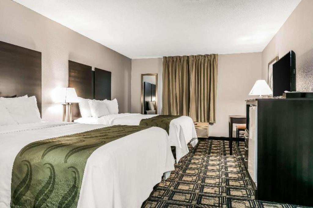 Suburban Studios Mason Hwy 42 Экстерьер фото