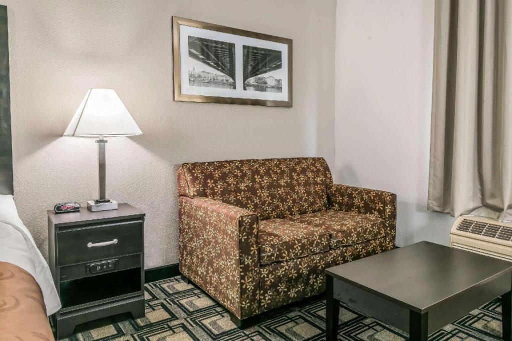 Suburban Studios Mason Hwy 42 Экстерьер фото