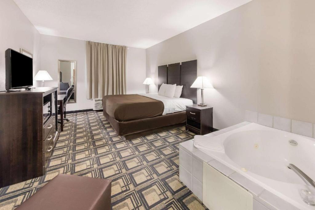 Suburban Studios Mason Hwy 42 Экстерьер фото