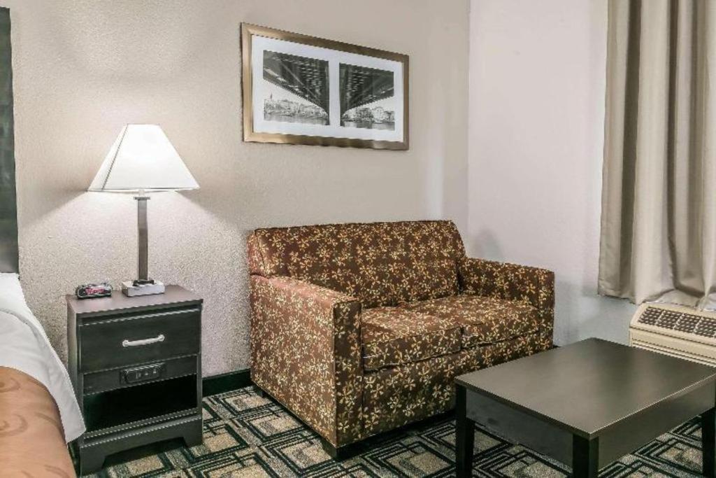 Suburban Studios Mason Hwy 42 Экстерьер фото