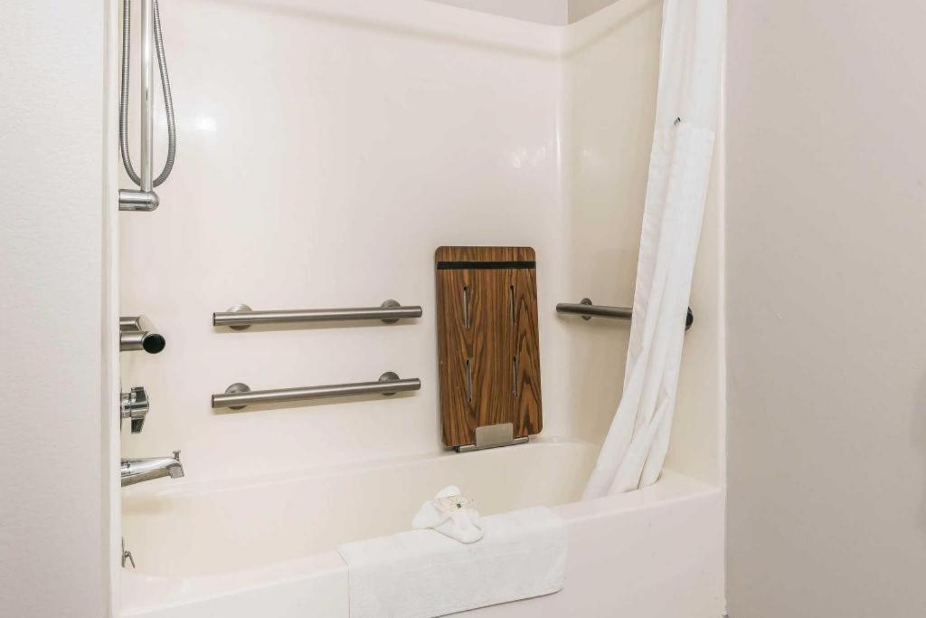 Suburban Studios Mason Hwy 42 Экстерьер фото
