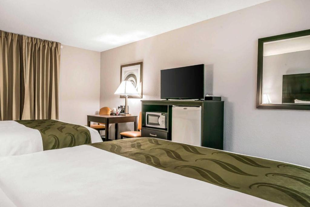 Suburban Studios Mason Hwy 42 Экстерьер фото
