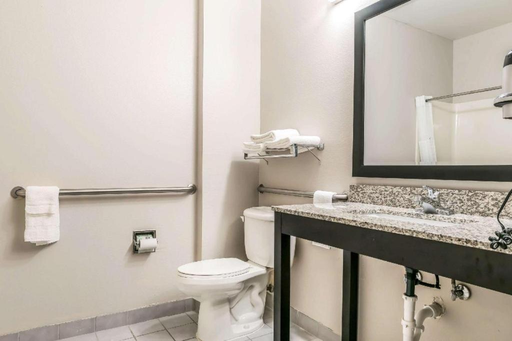 Suburban Studios Mason Hwy 42 Экстерьер фото