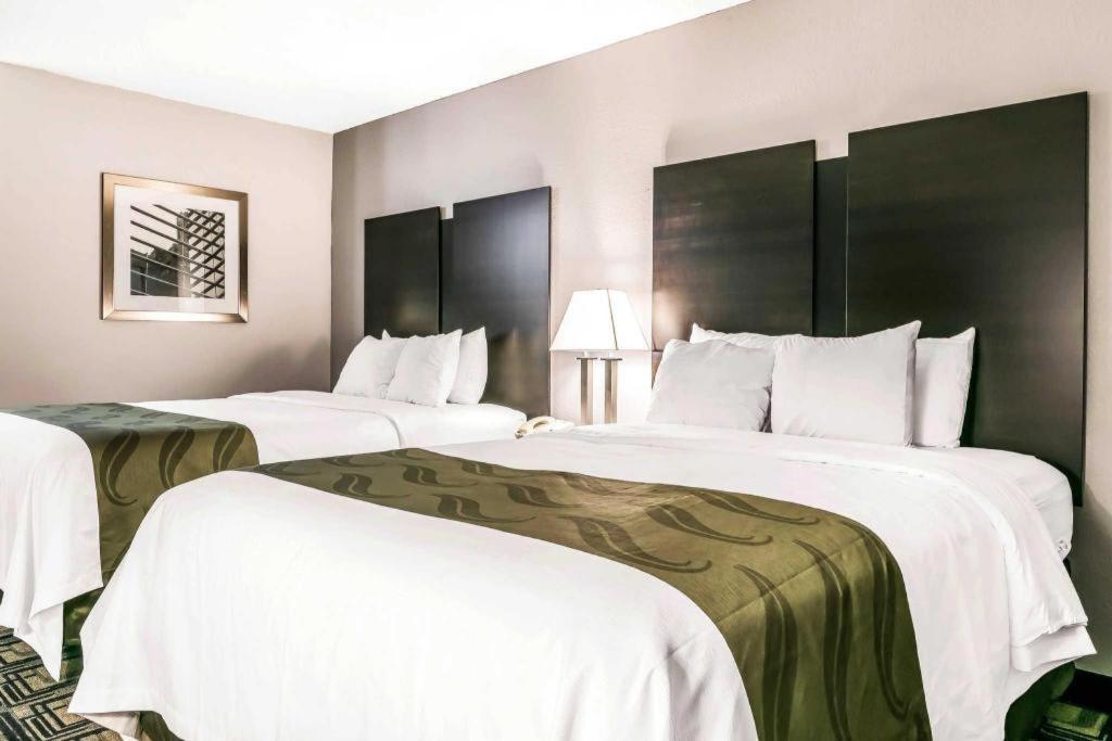 Suburban Studios Mason Hwy 42 Экстерьер фото
