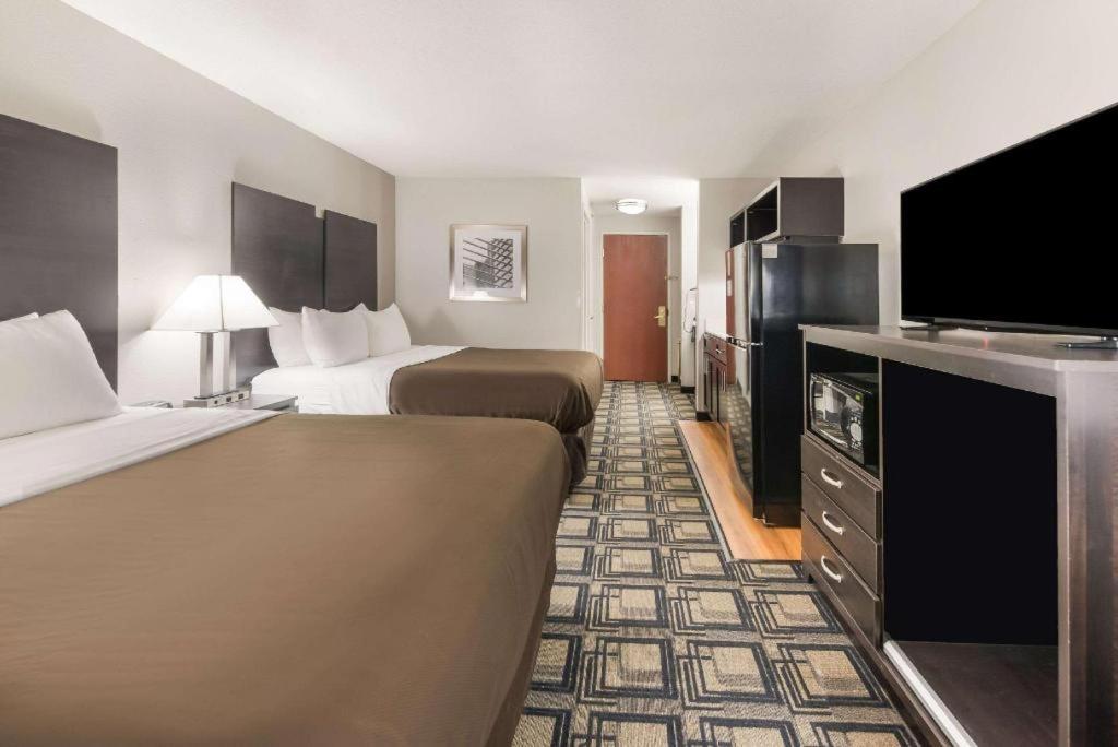 Suburban Studios Mason Hwy 42 Экстерьер фото
