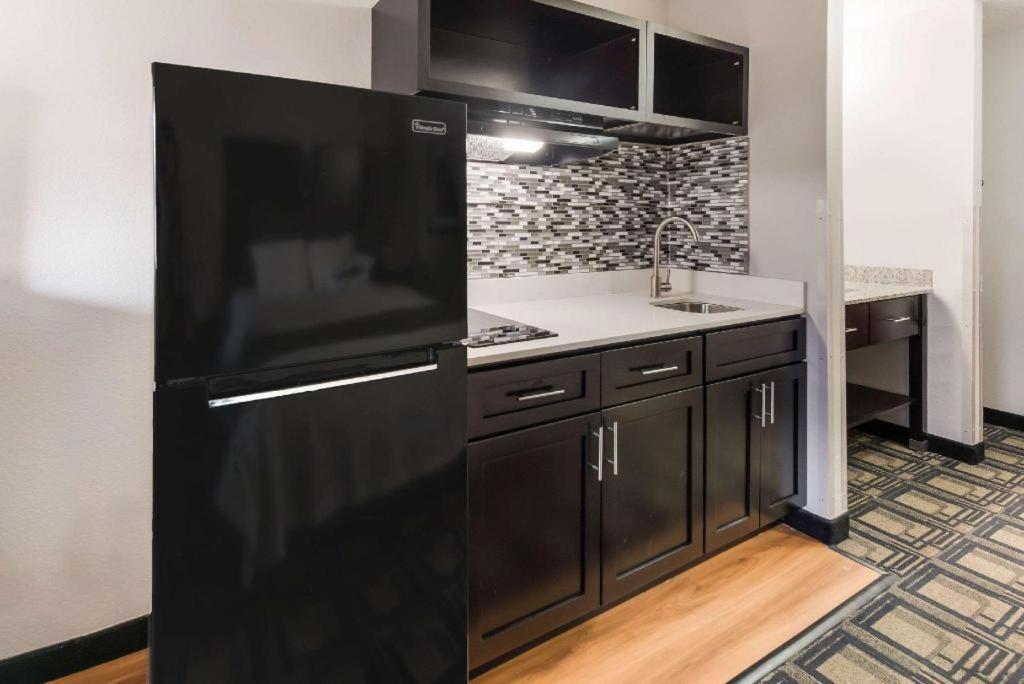 Suburban Studios Mason Hwy 42 Экстерьер фото