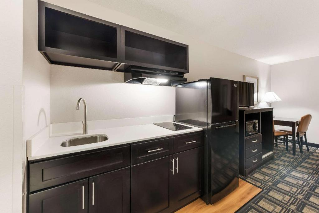 Suburban Studios Mason Hwy 42 Экстерьер фото