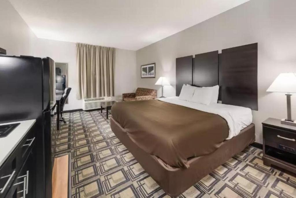Suburban Studios Mason Hwy 42 Экстерьер фото